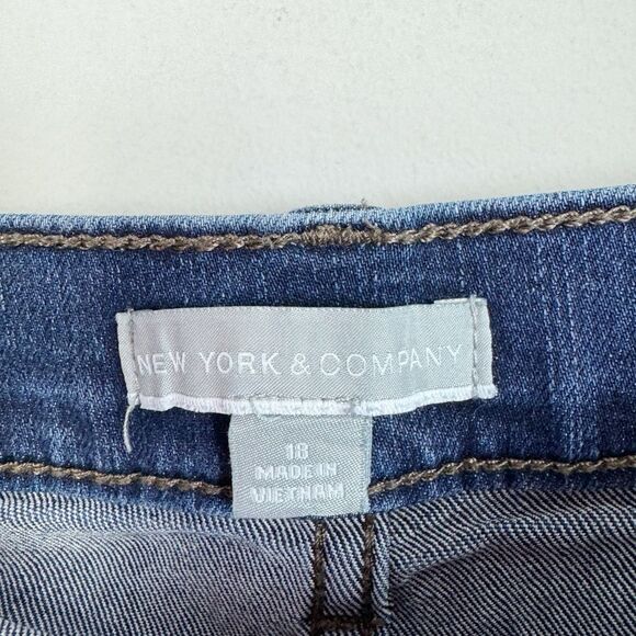 NEW YORK & COMPANY | Denim Blue Jean Cuffed Shorts Women’s Plus Size 18 - Picture 5 of 7